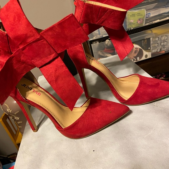 red high heel with bow - Picture 4 of 5